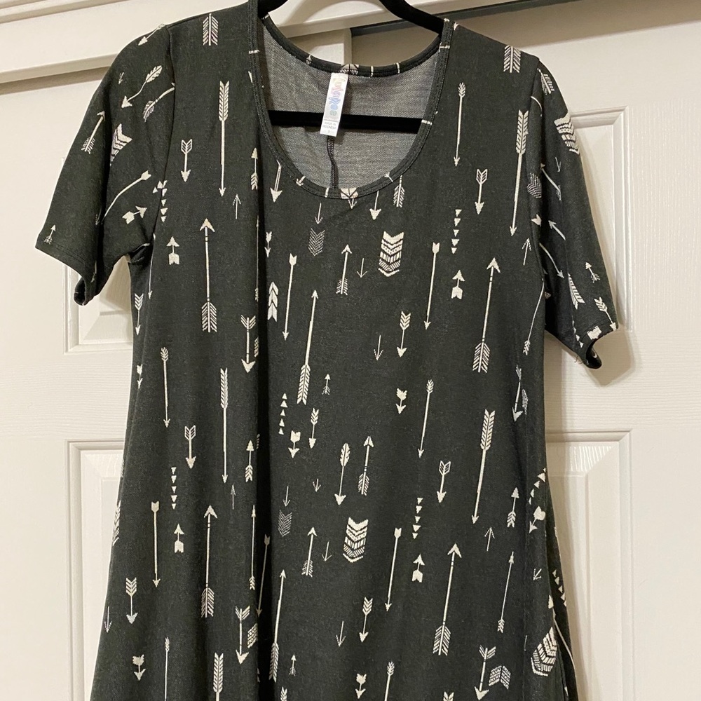 Lularoe Perfect T (swing shape w/ side slit) (EUC)